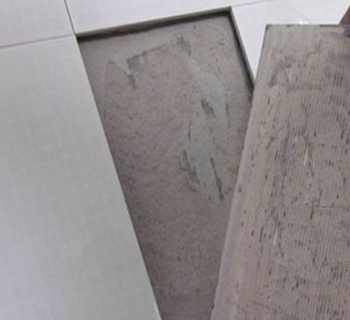兰州瓷砖空鼓维修公司分享瓷砖铺贴时如果打浆（即涂抹在瓷砖背面和基层上的砂浆或瓷砖胶）过少，会带来以下问题